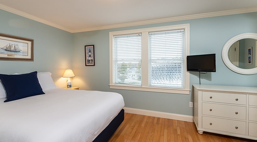 CARRIAGE HOUSE photo 15